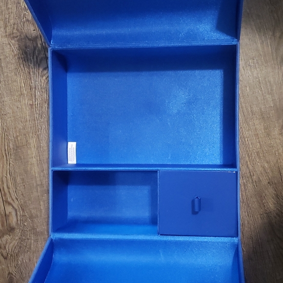 Crabtree & Evelyn Case - Picture 2 of 6